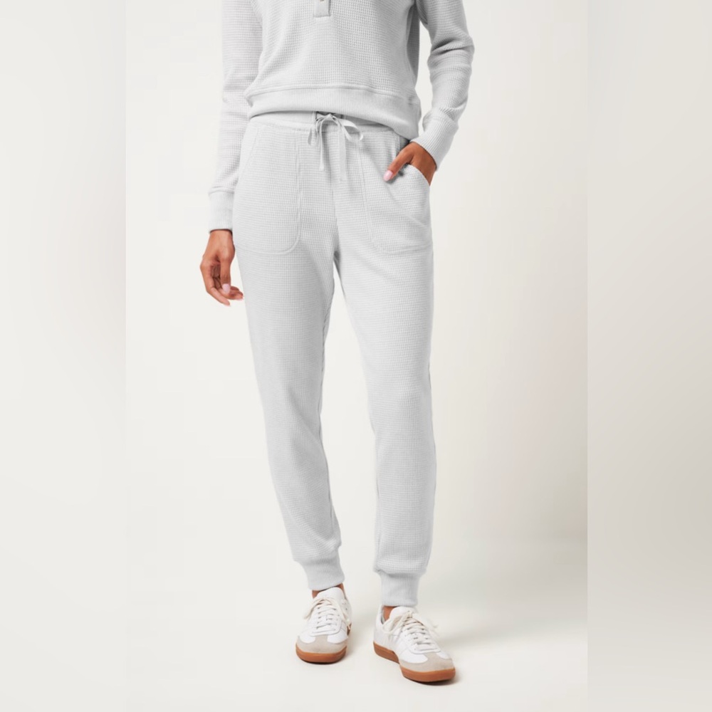 Travis Mathew Long Weekend Jogger in Heather Light Grey